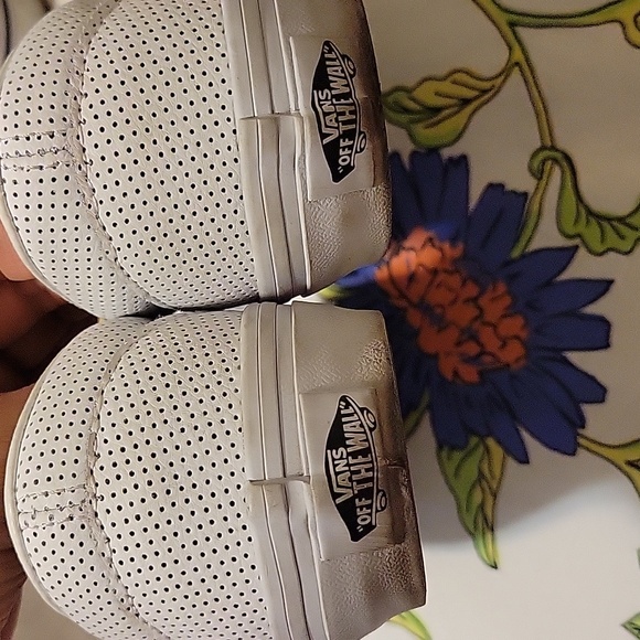 Vans Leather Perforated Slip On - Picture 5 of 8